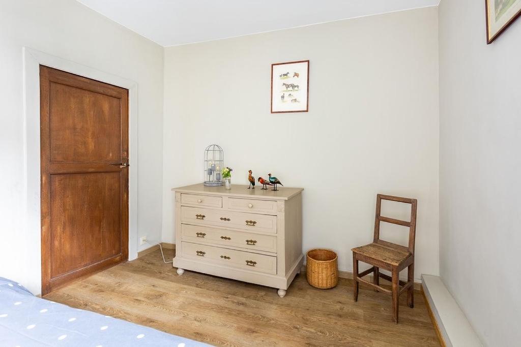 Le Petit Chapitre : Maison De Charme Apartment Fosses-La-Ville Exterior photo